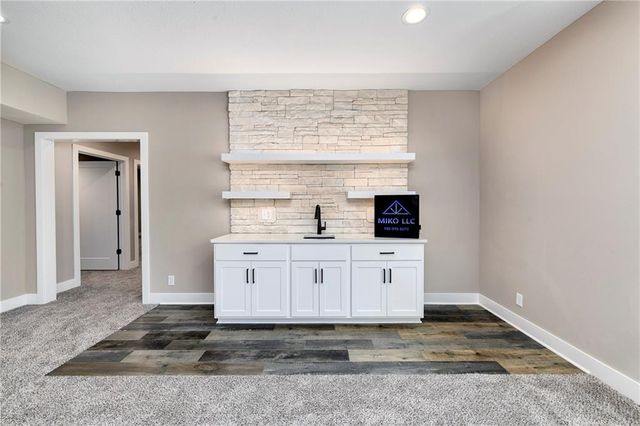 20322 166th Street, Basehor, KS 66007