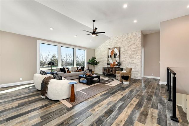 20322 166th Street, Basehor, KS 66007