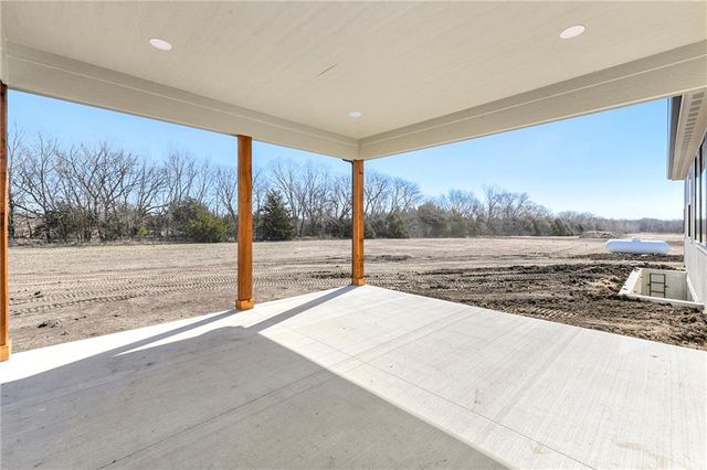 20322 166th Street, Basehor, KS 66007