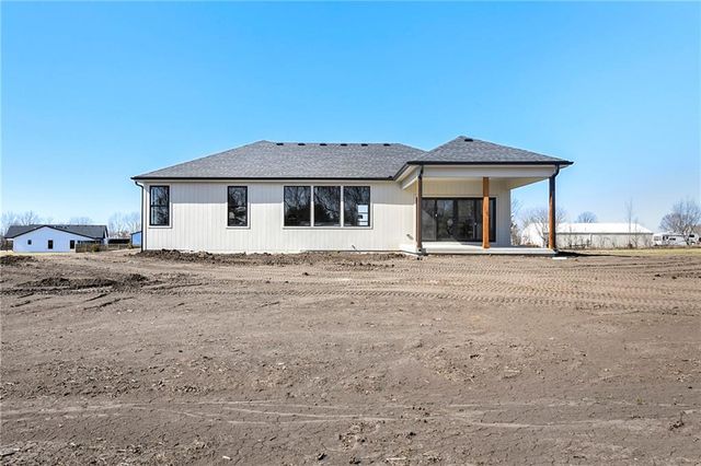 20322 166th Street, Basehor, KS 66007