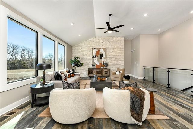 20322 166th Street, Basehor, KS 66007