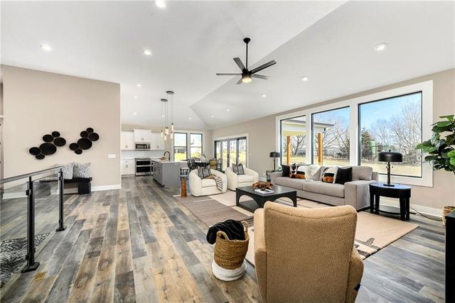 20322 166th Street, Basehor, KS 66007