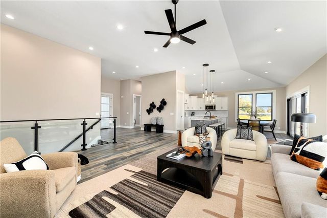 20322 166th Street, Basehor, KS 66007