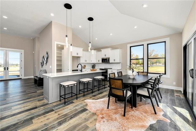 20322 166th Street, Basehor, KS 66007