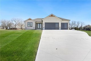 20322 166th Street, Basehor, KS 66007