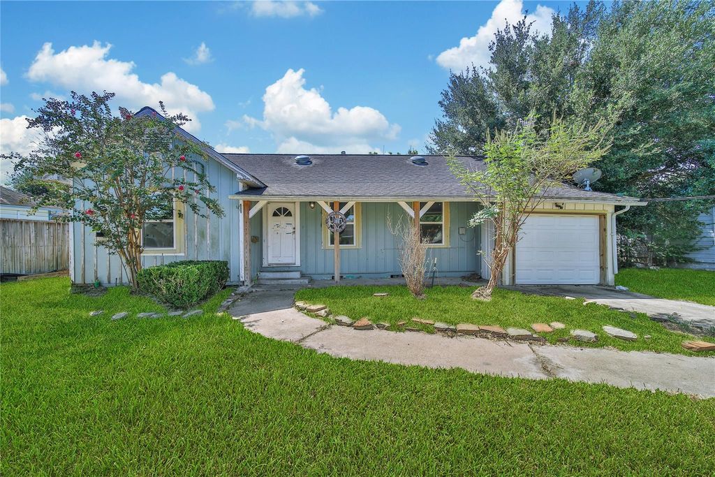 306 Live Oak Street, Pasadena, TX 77506