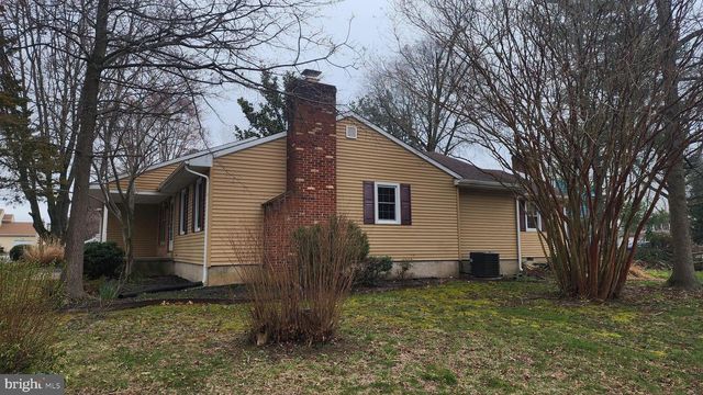 8 IRONWOOD CIR, Dover, DE 19904