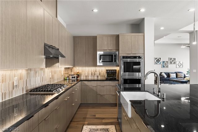 8811 Italian Trotter Court, Las Vegas, NV 89113