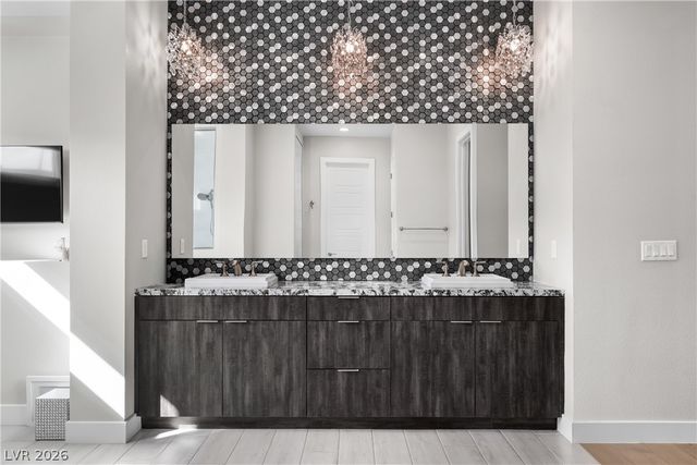 8811 Italian Trotter Court, Las Vegas, NV 89113