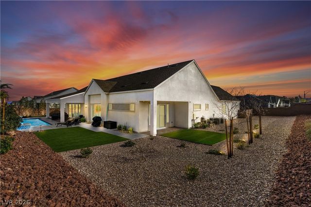 8811 Italian Trotter Court, Las Vegas, NV 89113