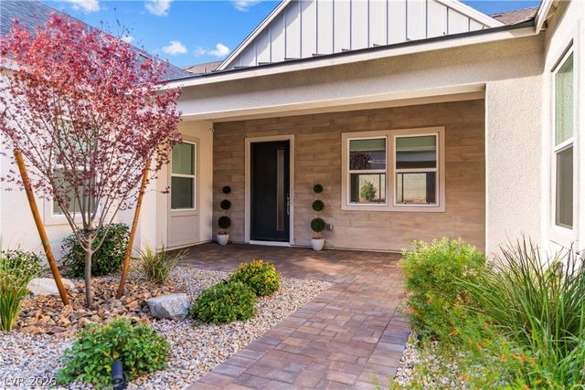 8811 Italian Trotter Court, Las Vegas, NV 89113