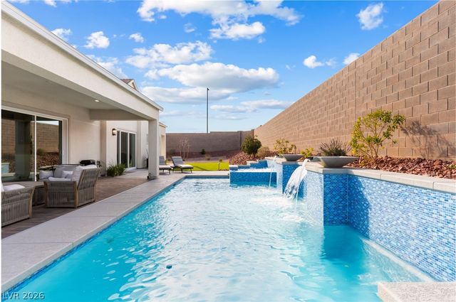 8811 Italian Trotter Court, Las Vegas, NV 89113