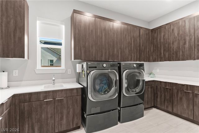 8811 Italian Trotter Court, Las Vegas, NV 89113