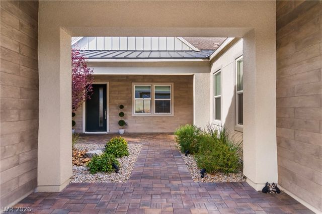 8811 Italian Trotter Court, Las Vegas, NV 89113