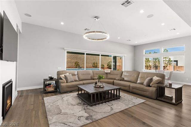 8811 Italian Trotter Court, Las Vegas, NV 89113