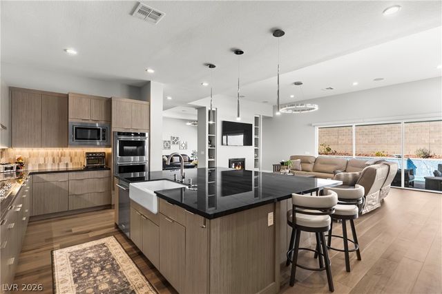 8811 Italian Trotter Court, Las Vegas, NV 89113