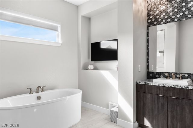 8811 Italian Trotter Court, Las Vegas, NV 89113