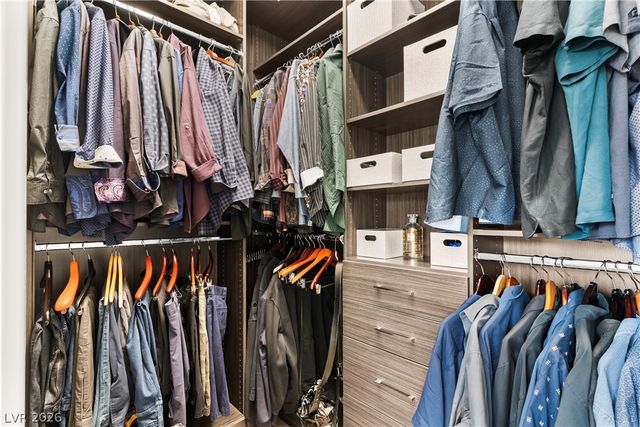 8811 Italian Trotter Court, Las Vegas, NV 89113