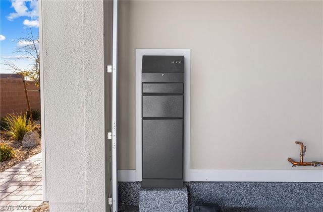 8811 Italian Trotter Court, Las Vegas, NV 89113