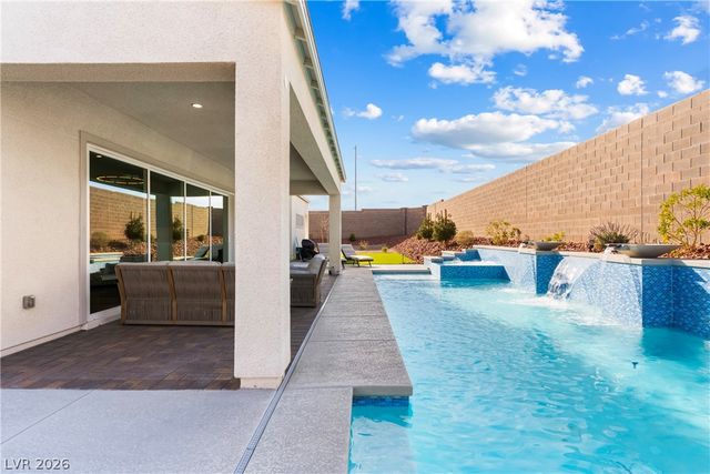 8811 Italian Trotter Court, Las Vegas, NV 89113