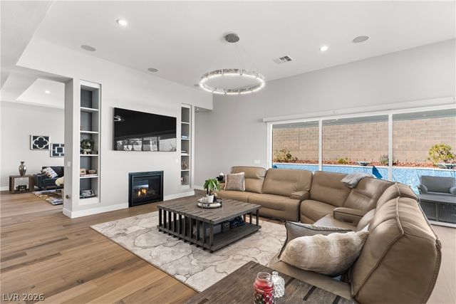 8811 Italian Trotter Court, Las Vegas, NV 89113