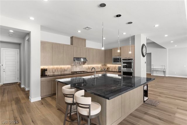 8811 Italian Trotter Court, Las Vegas, NV 89113