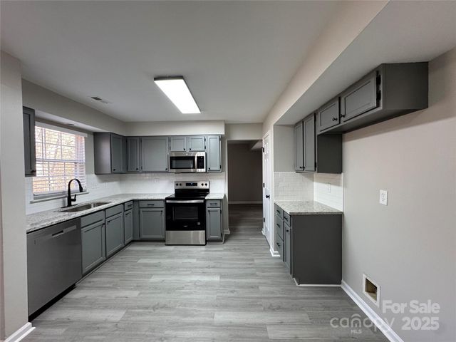 1425 Sugar Hollow Drive, Charlotte, NC 28214