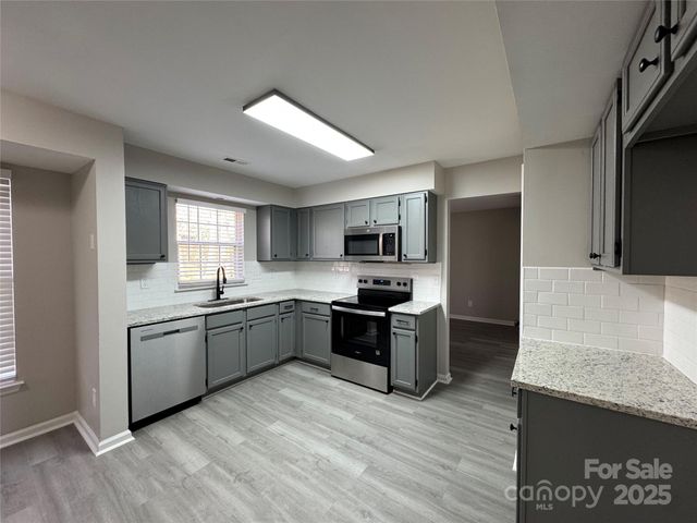 1425 Sugar Hollow Drive, Charlotte, NC 28214