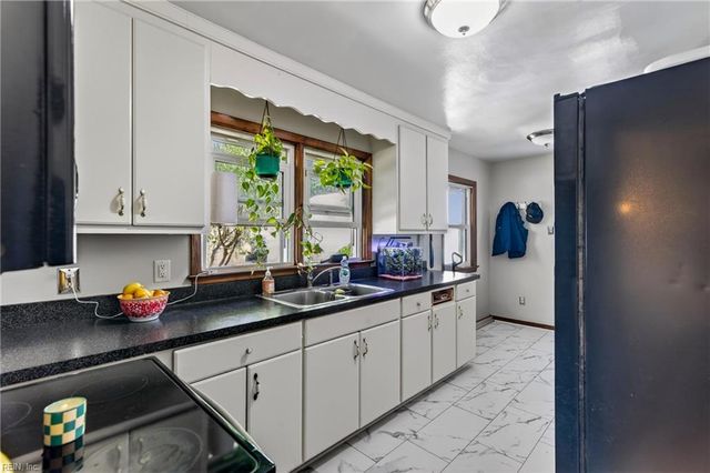 20 Briar DR, Hampton, VA 23661