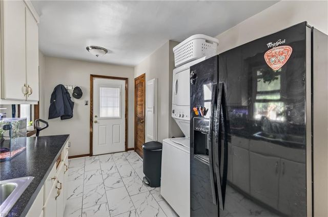 20 Briar DR, Hampton, VA 23661