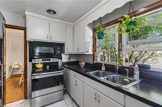 20 Briar DR, Hampton, VA 23661