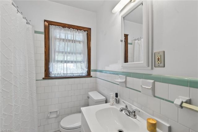 20 Briar DR, Hampton, VA 23661