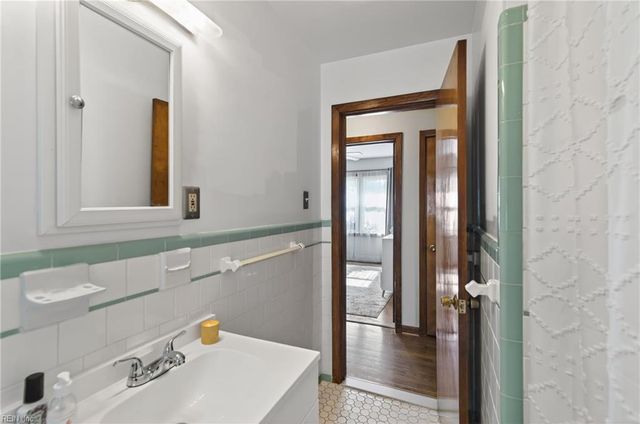 20 Briar DR, Hampton, VA 23661