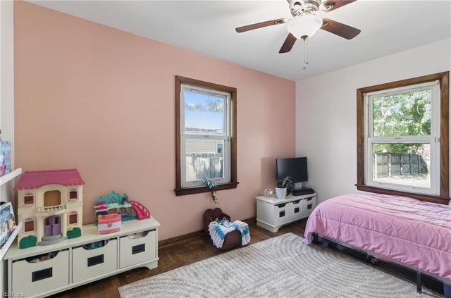 20 Briar DR, Hampton, VA 23661