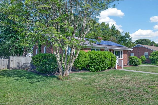 20 Briar DR, Hampton, VA 23661