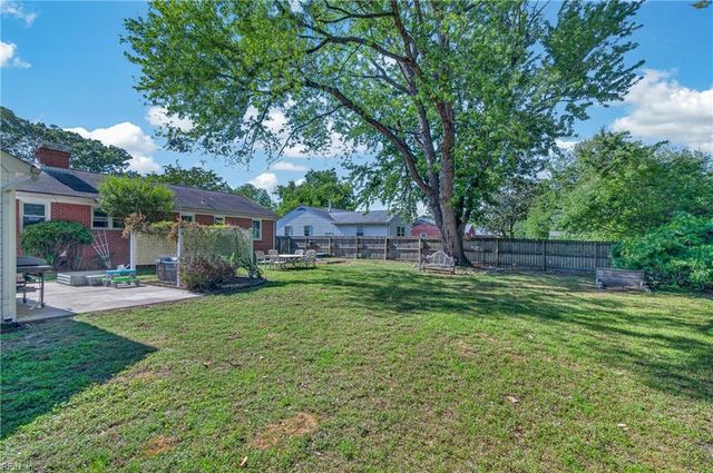 20 Briar DR, Hampton, VA 23661