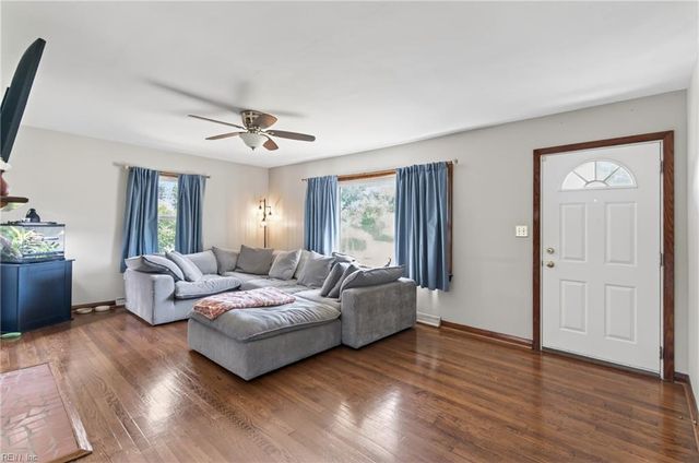 20 Briar DR, Hampton, VA 23661