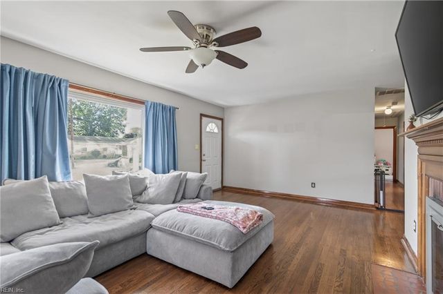 20 Briar DR, Hampton, VA 23661