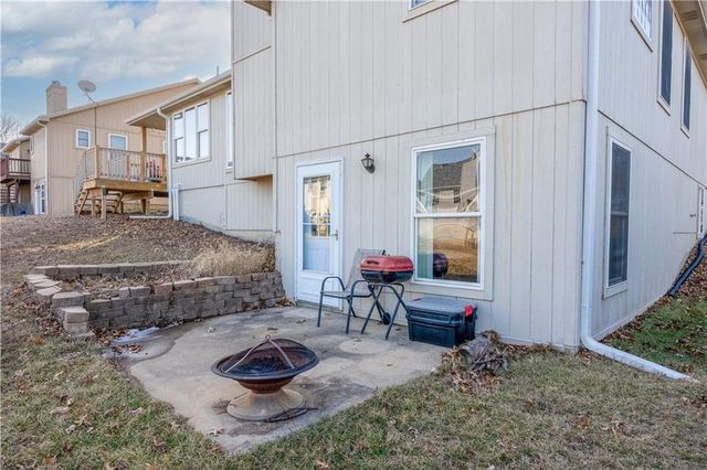 1219 S Countryview Lane, Warrensburg, MO 64093