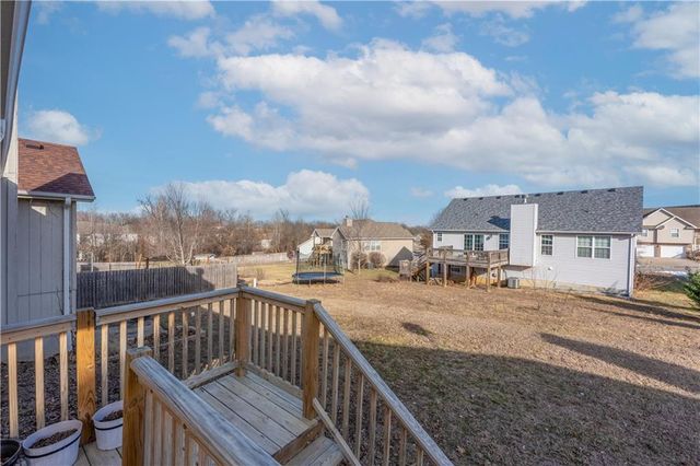 1219 S Countryview Lane, Warrensburg, MO 64093