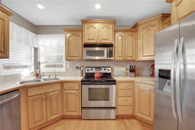 1219 S Countryview Lane, Warrensburg, MO 64093