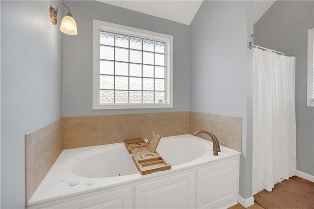 1219 S Countryview Lane, Warrensburg, MO 64093