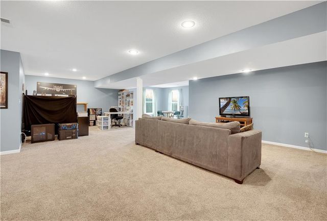 1219 S Countryview Lane, Warrensburg, MO 64093