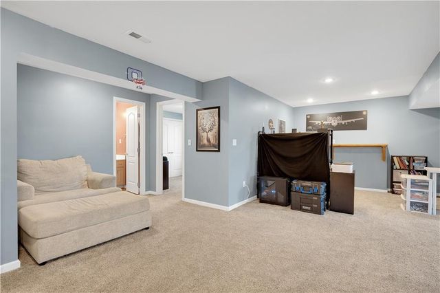 1219 S Countryview Lane, Warrensburg, MO 64093