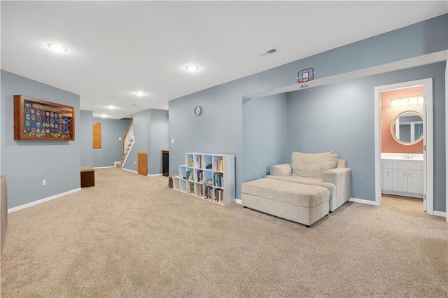 1219 S Countryview Lane, Warrensburg, MO 64093