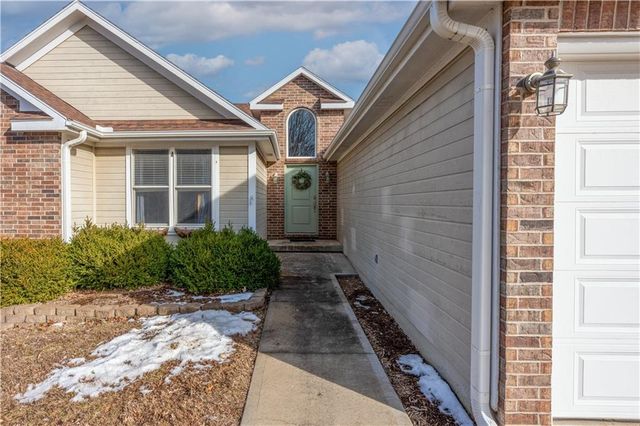 1219 S Countryview Lane, Warrensburg, MO 64093