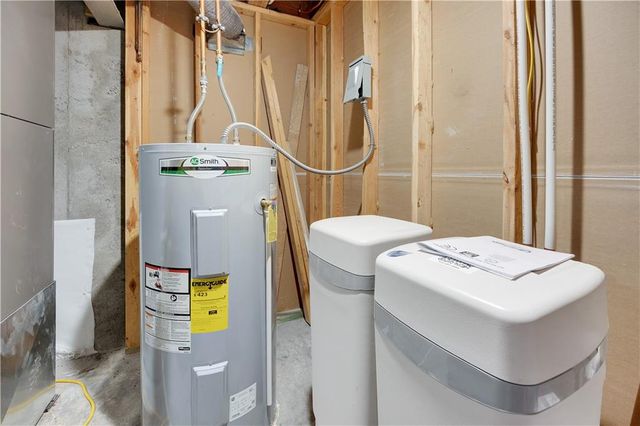 1219 S Countryview Lane, Warrensburg, MO 64093