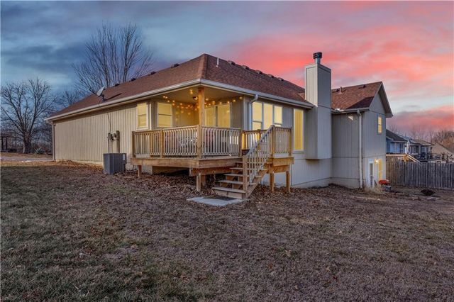 1219 S Countryview Lane, Warrensburg, MO 64093