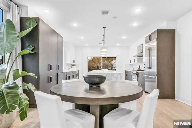 38 Hudson Avenue, Edgewater, NJ 07020