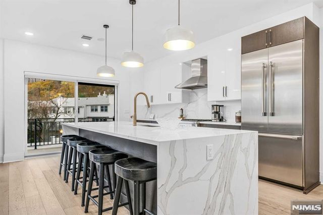 38 Hudson Avenue, Edgewater, NJ 07020